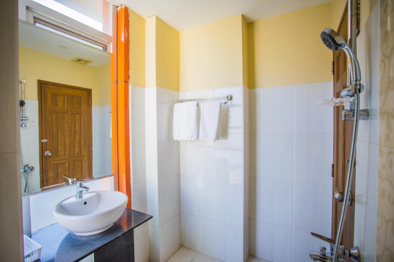 Golden Gate China Town Hotel Yangon Dış mekan fotoğraf